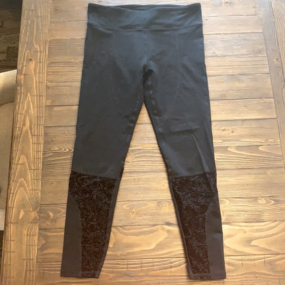 Fabletics Leggings - Size L - Picture 1 of 5